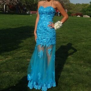 Beautifully Detailed Strapless Prom/Formal Dress
